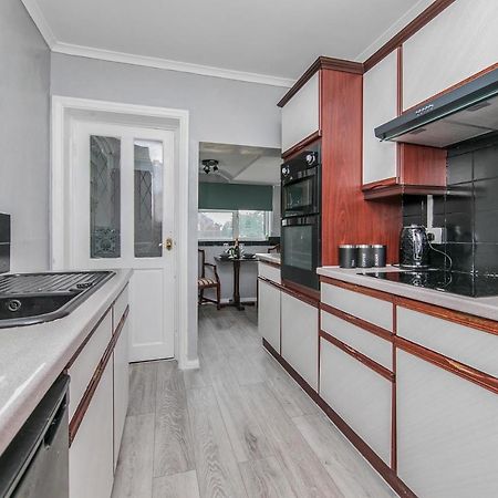 The Comfy Resort, Free Private Parking & Wifi, 9 Beds Колчестер Экстерьер фото