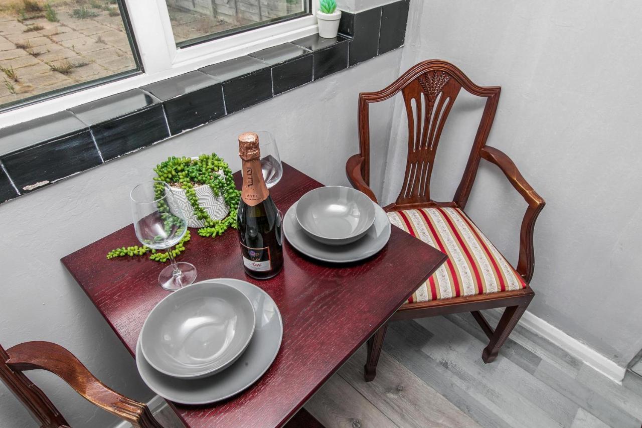 The Comfy Resort, Free Private Parking & Wifi, 9 Beds Колчестер Экстерьер фото