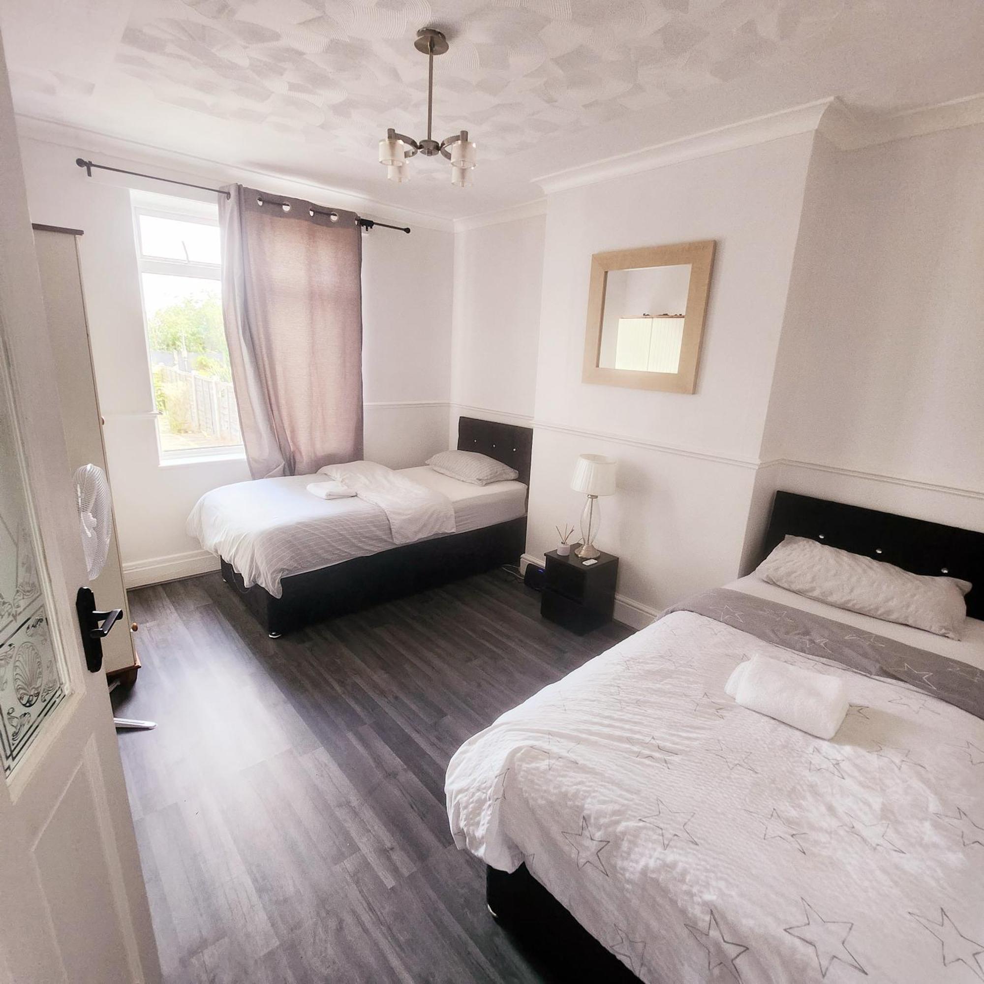 The Comfy Resort, Free Private Parking & Wifi, 9 Beds Колчестер Экстерьер фото